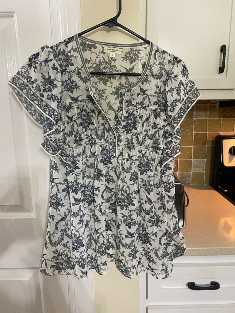Max Studio White and Navy Floral Flutter-Sleeve Tunic